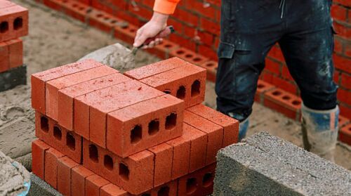 Blocuri cu peste 100 apartamente, intr˗un municipiu