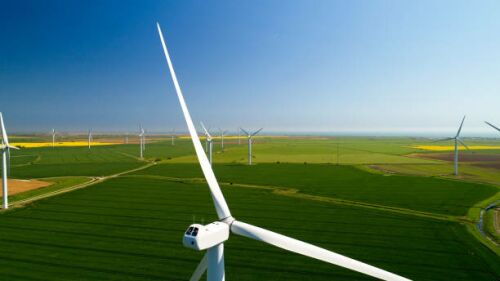 Zeci de turbine eoliane intr-un viitor proiect de 230 milioane euro