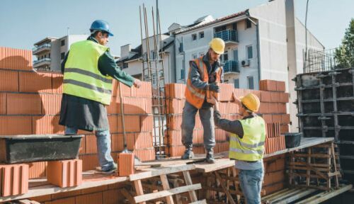 Cladiri rezidentiale cu regim mic de inaltime, dezvoltate langa un mare municipiu