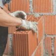 Edificarea de noi locuinte intr˗un municipiu, aproape de autorizare