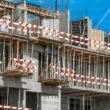 Edificarea unei cladiri cu locuinte si spatii comerciale, aproape de autorizare