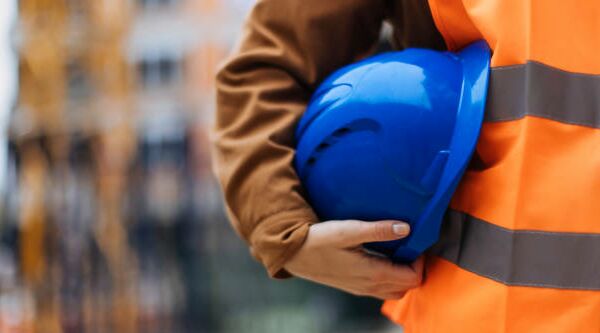Cum a obtinut un constructor reanalizarea contestatiei in instanta