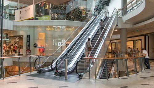 Cresc finantarile pentru sectorul imobiliar comercial