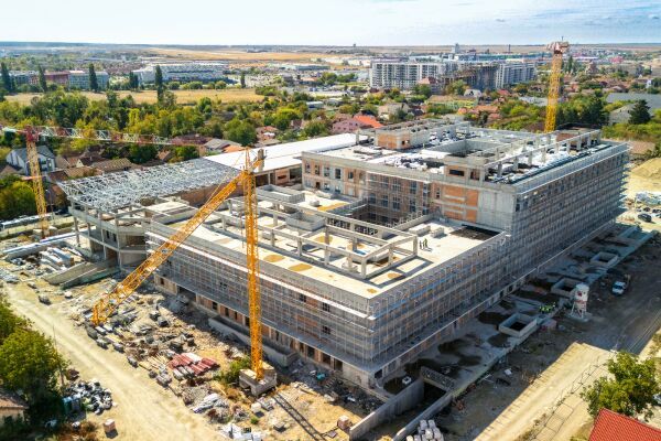 Constructii Erbasu a finalizat structura de beton a Spitalului de Boli Infectioase si Pneumologie din Oradea