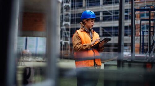 Numarul femeilor care lucreaza in constructii este in creștere