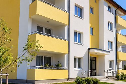 PNRR: Beneficiarii risca sa restituie finantari daca nu finalizeaza investitiile pentru renovare cladiri publice sau construire de locuinte
