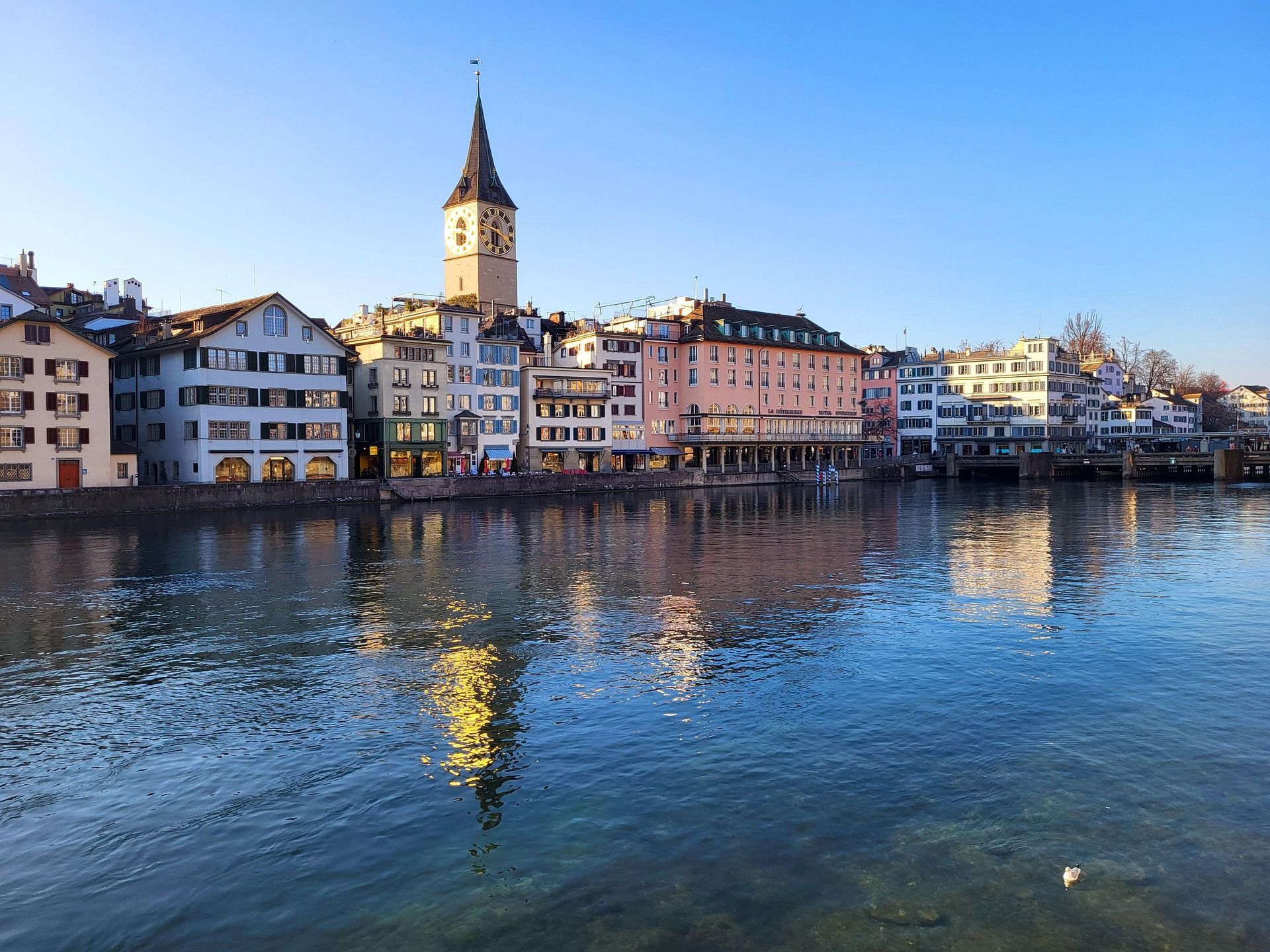 Riscul de bula imobiliara globala este condus de Zurich si Tokyo
