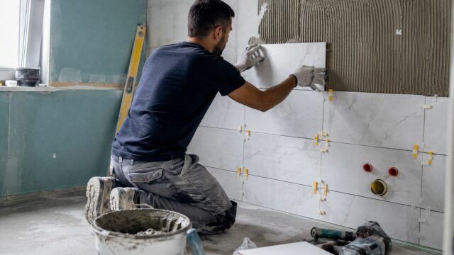 Constructorii incearca sa faca fata scumpirii materialelor si scsderii cererii