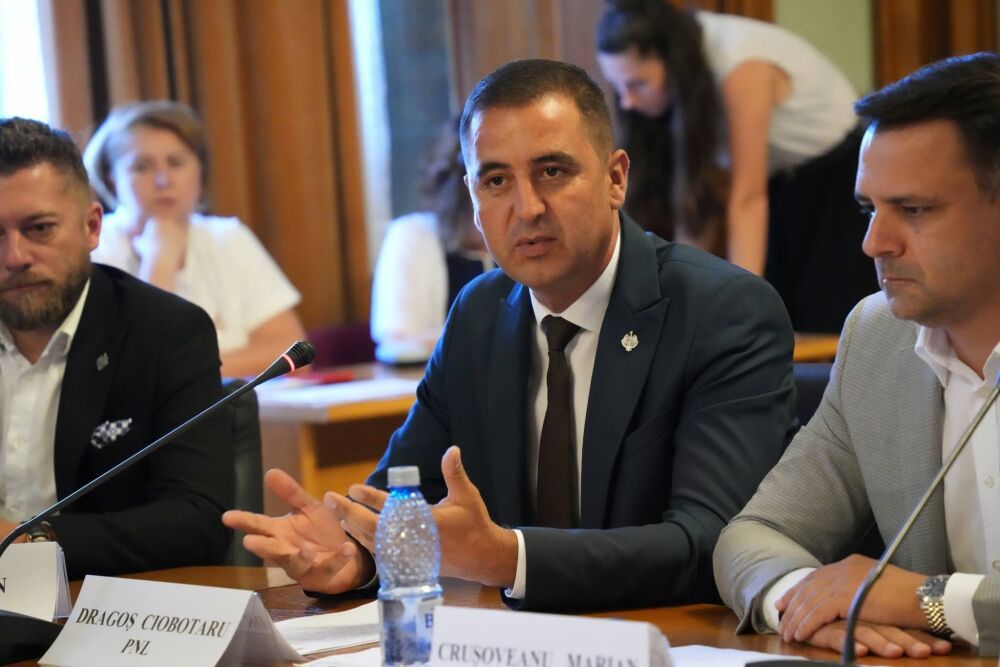 Dragoș Ciobotaru, președintele Comisiei pentru Transporturi și Infrastructură din Camera Deputaților Dragos Ciobotaru preia conducerea Comisiei pentru Transporturi si Infrastructura din Camera Deputatilor