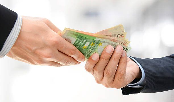 Firmele cu activ net sub jumatate din capitalul social ar putea restitui imprumuturile asociatilor in anumite conditii
