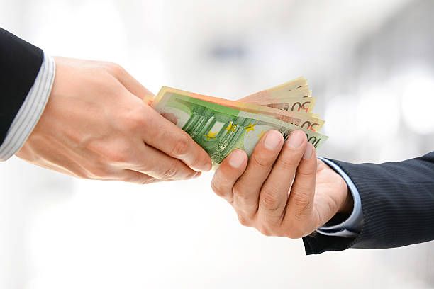 Firmele cu activ net sub jumatate din capitalul social ar putea restitui imprumuturile asociatilor in anumite conditii