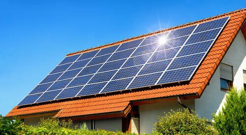 Prosumatorii stocheaza in baterii 553 MWh, mai mult decat parcurile de energie regenerabila